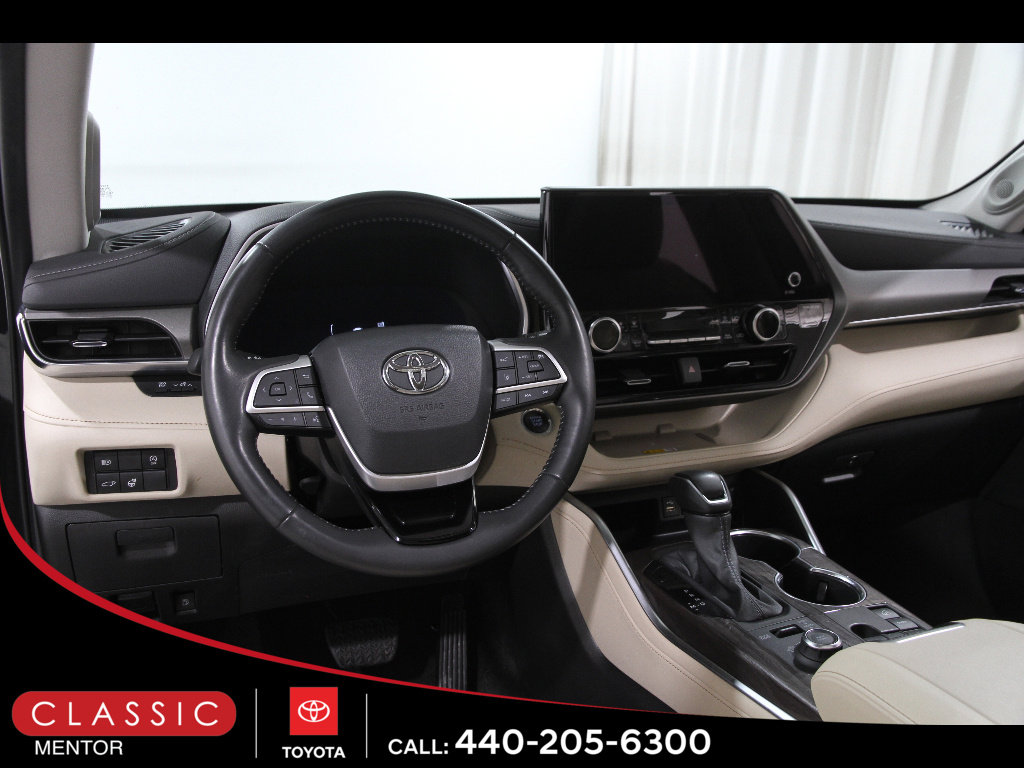 Certified 2025 Toyota Highlander Limited image 6