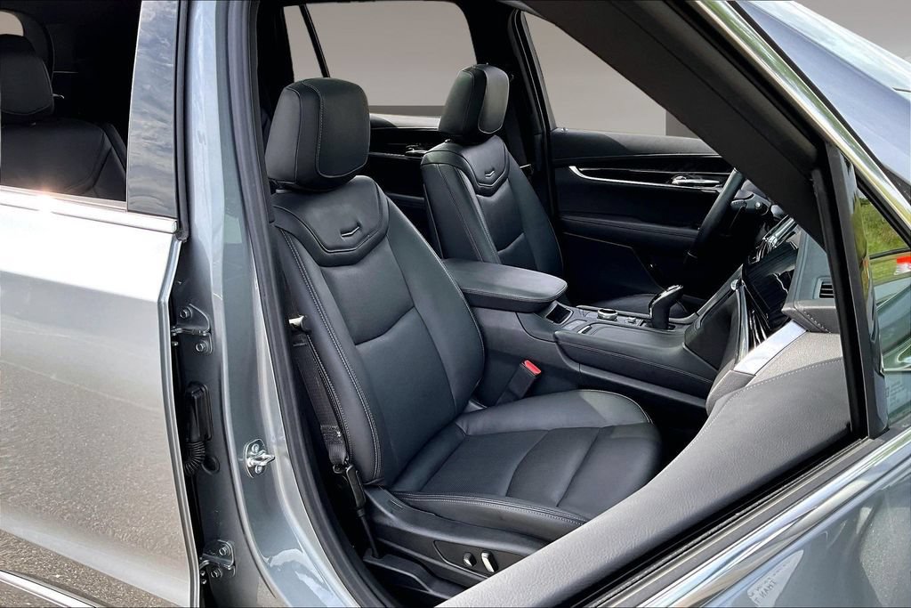 Certified 2025 Cadillac XT6 Premium Luxury AWD/4WD image 7