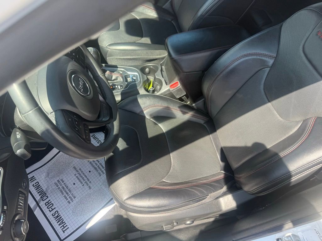 Used 2022 Jeep Cherokee Trailhawk w/ Premium Leather Package AWD/4WD image 34