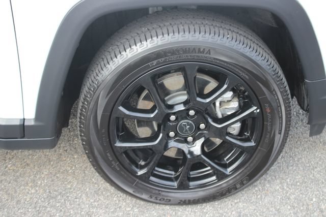 Used 2025 Jeep Compass Latitude w/ Convenience Group AWD/4WD image 35