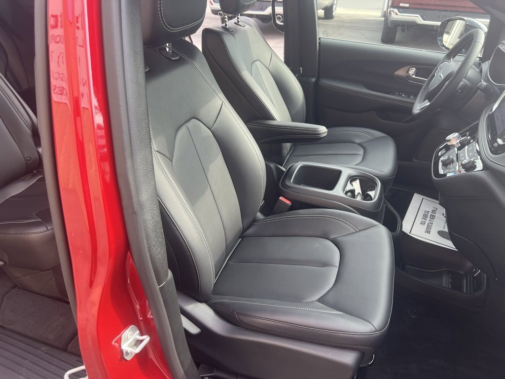 New 2025 Chrysler Pacifica Select image 27