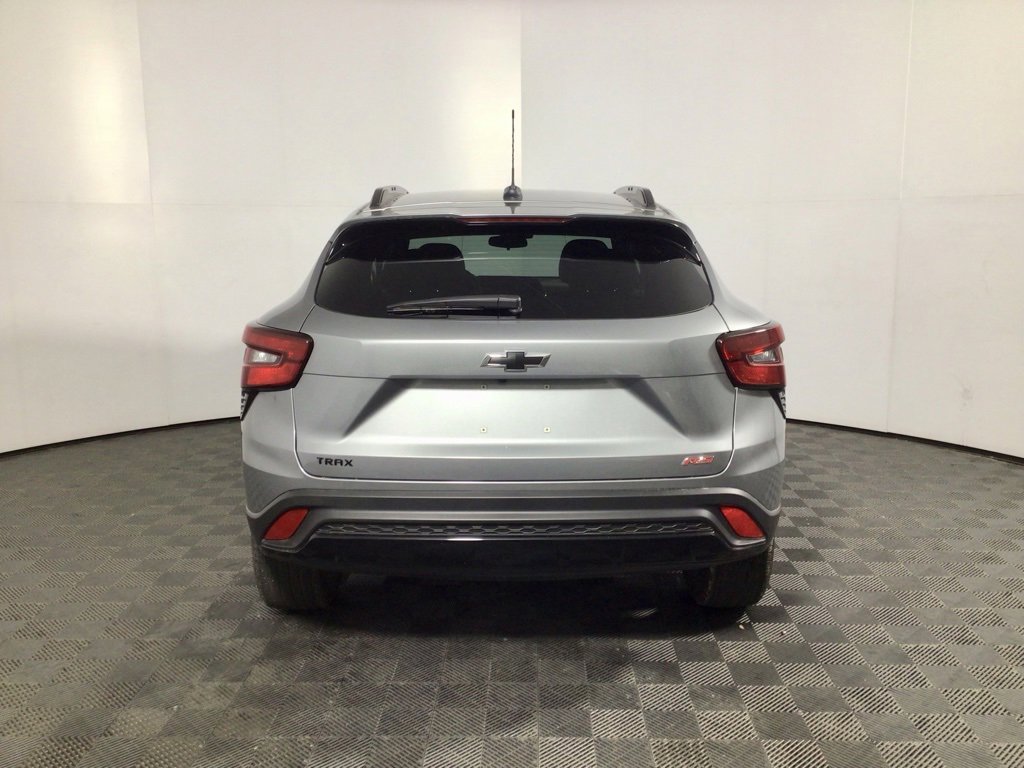 Used 2025 Chevrolet Trax RS image 9