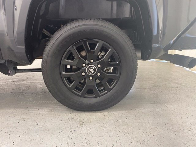 Certified 2025 Toyota Tacoma SR5 AWD/4WD image 9