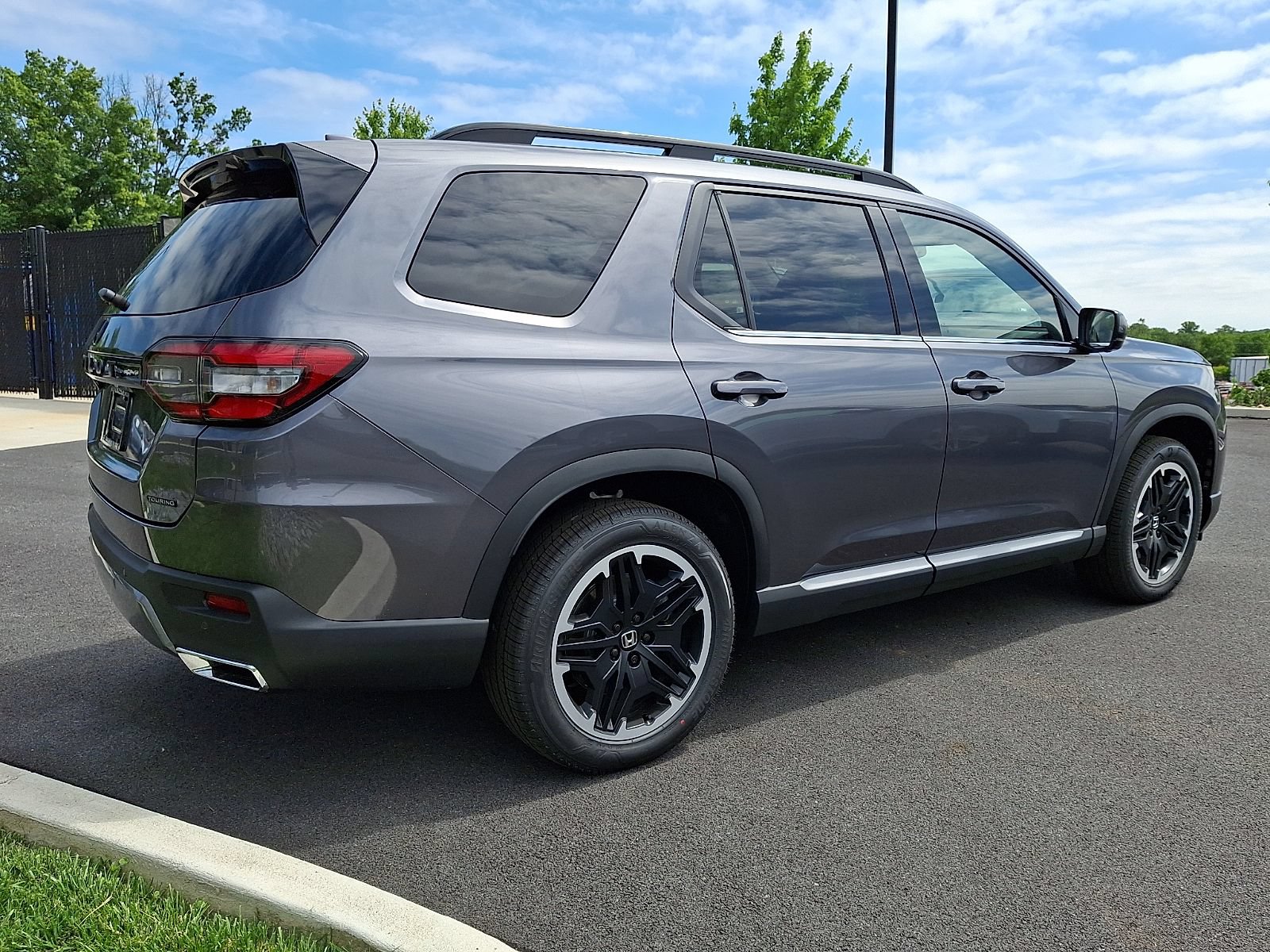 New 2026 Honda Pilot Touring image 4