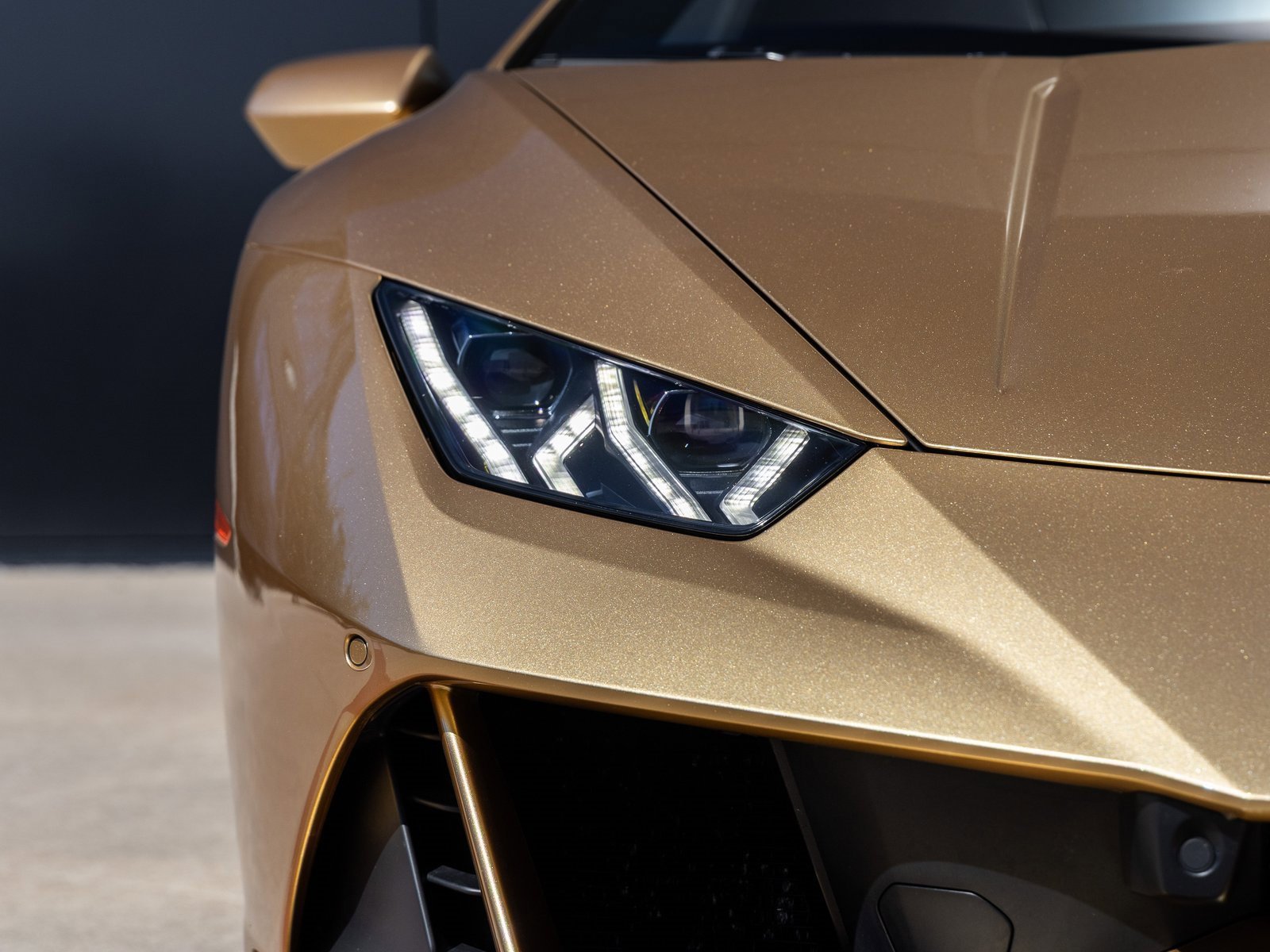 Used 2020 Lamborghini Huracan EVO image 24