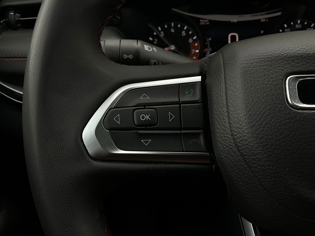 Used 2025 Jeep Compass Trailhawk image 34