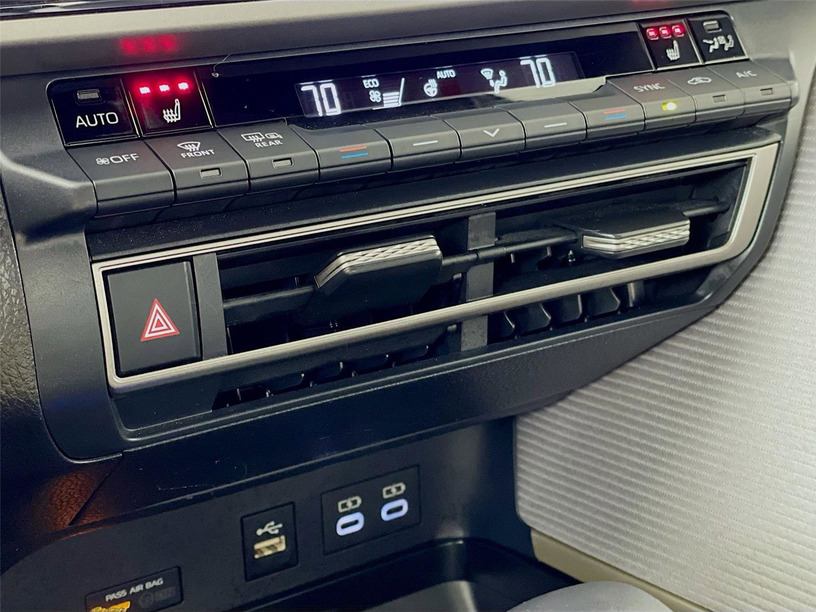 Used 2025 Toyota Camry SE w/ Multimedia Upgrade Package image 18