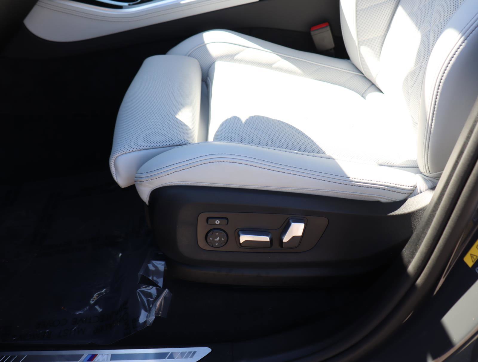 Used 2025 BMW X5 xDrive50e w/ M Sport Package image 18