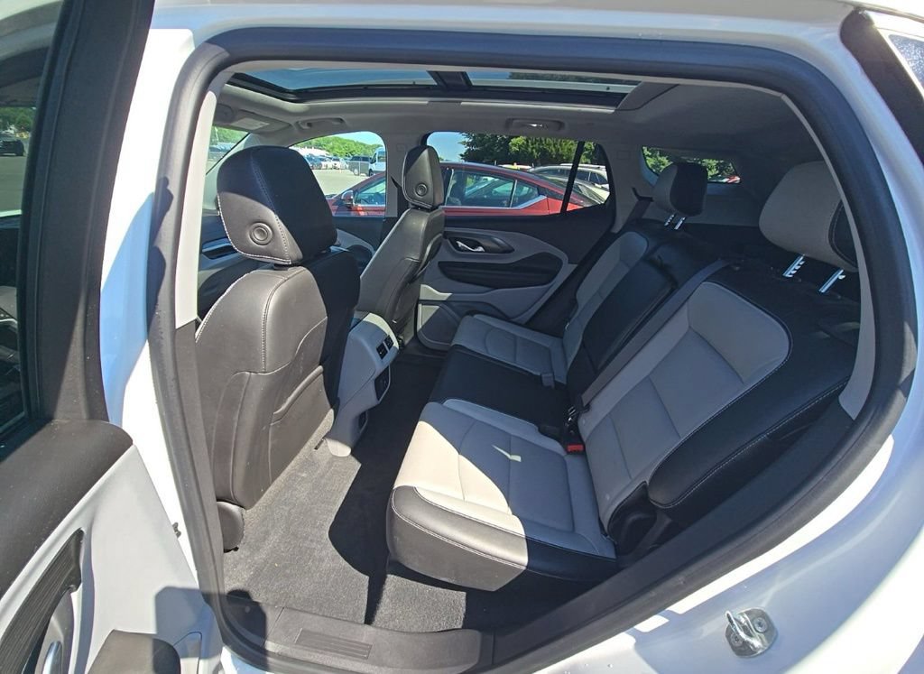 Used 2022 GMC Terrain SLT w/ Infotainment Package II AWD/4WD image 8