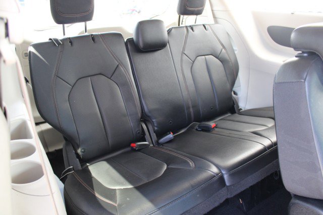 Used 2019 Chrysler Pacifica Touring-L FWD image 18