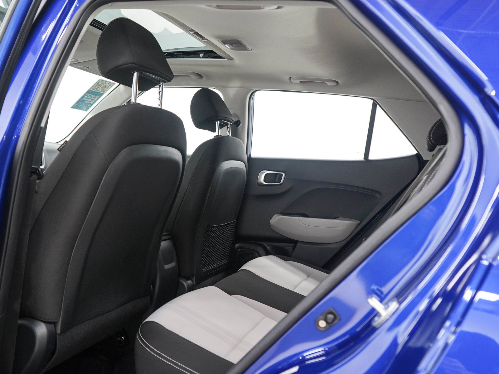 Used 2023 Hyundai Venue SEL FWD image 17
