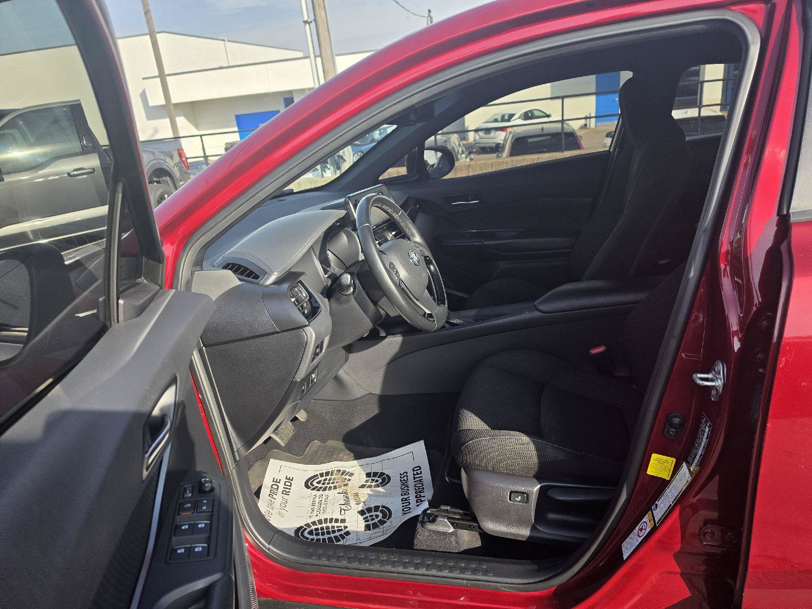Used 2018 Toyota C-HR XLE FWD image 10