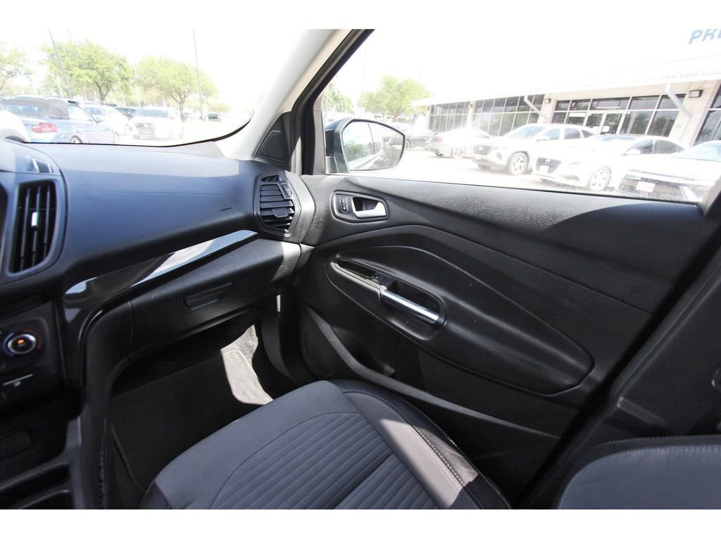 Used 2018 Ford Escape SE w/ SE Sport Appearance Package FWD image 11