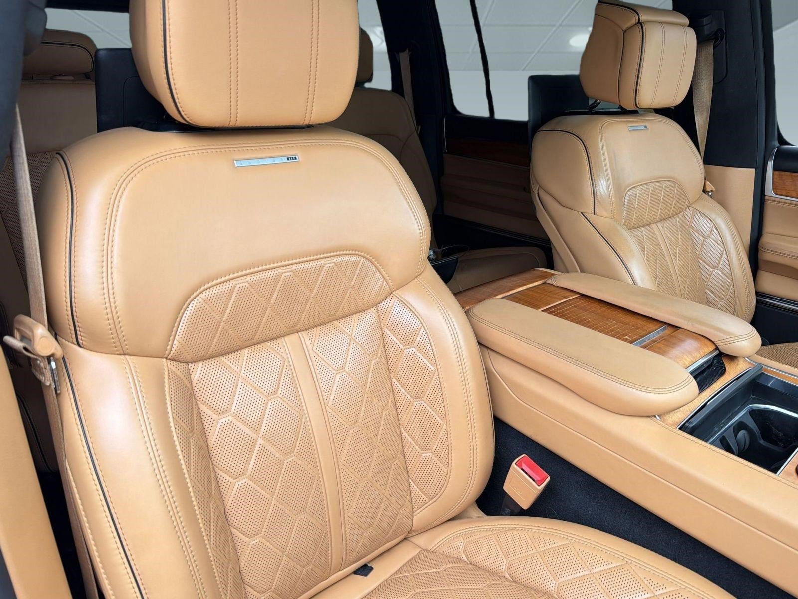 Used 2022 Jeep Grand Wagoneer Series III w/ Rear Seat Video Group 1 AWD/4WD image 23