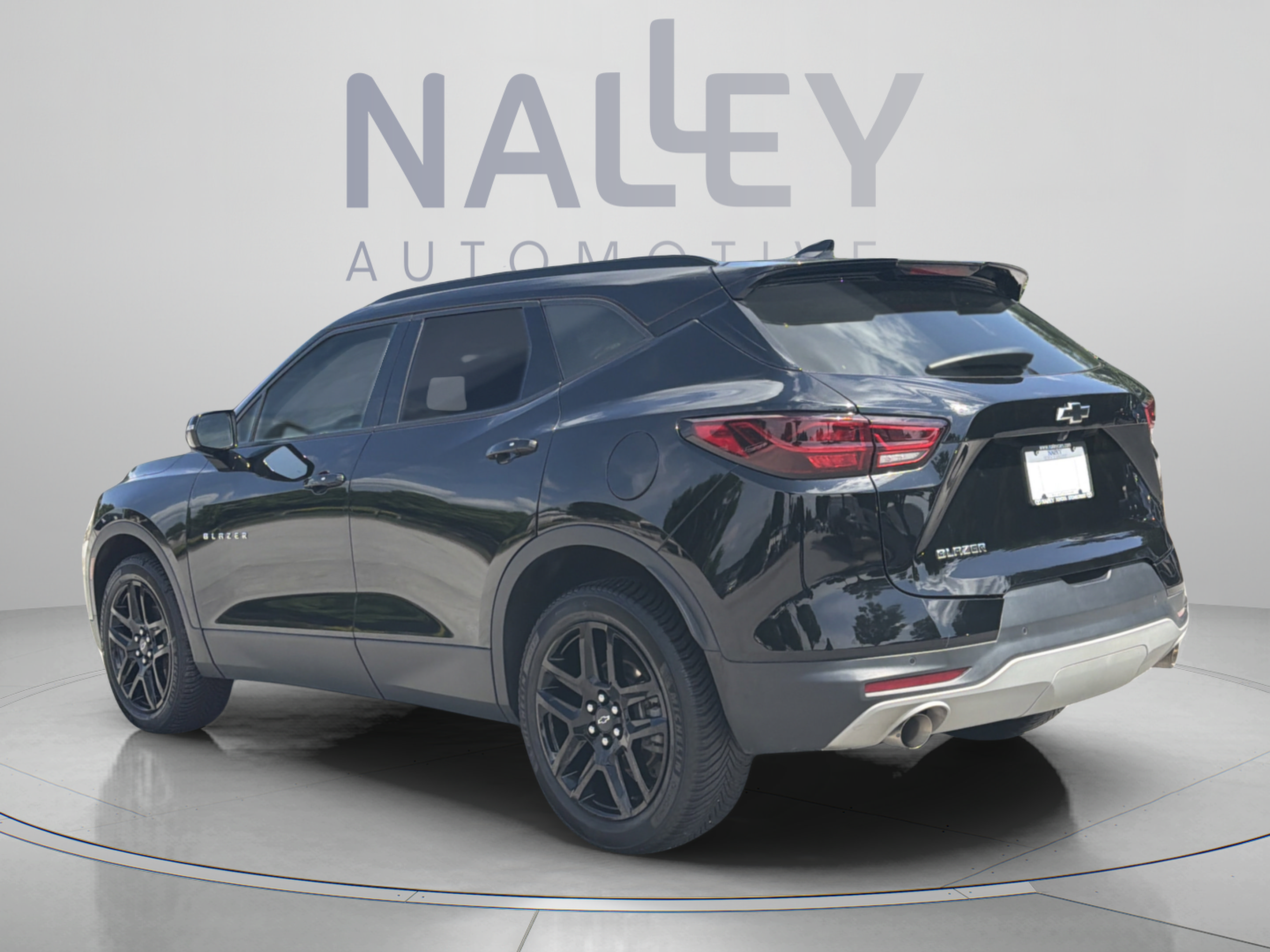 Used 2023 Chevrolet Blazer LT FWD image 3