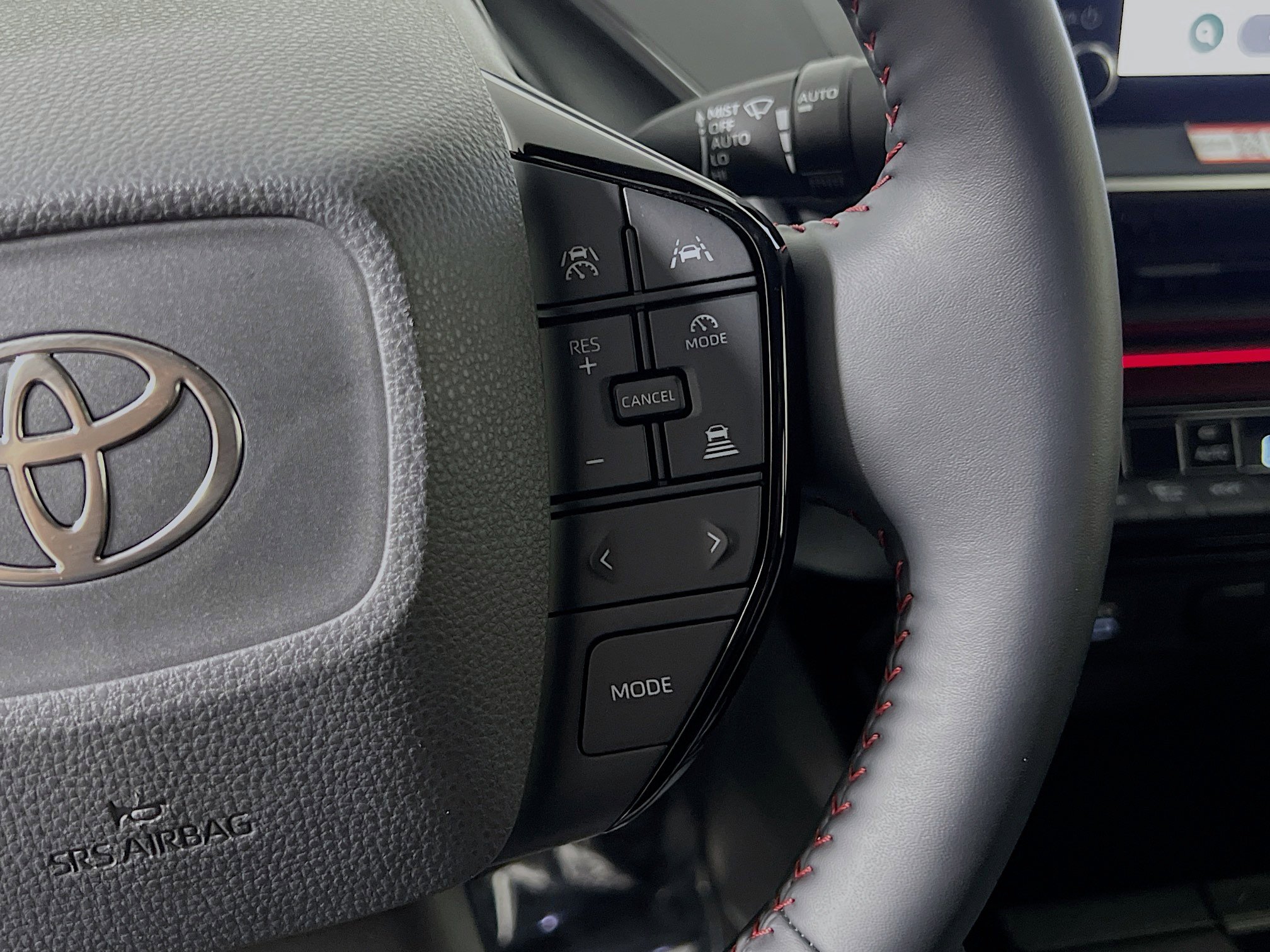 Used 2025 Toyota Prius Plug-In Hybrid FWD image 20