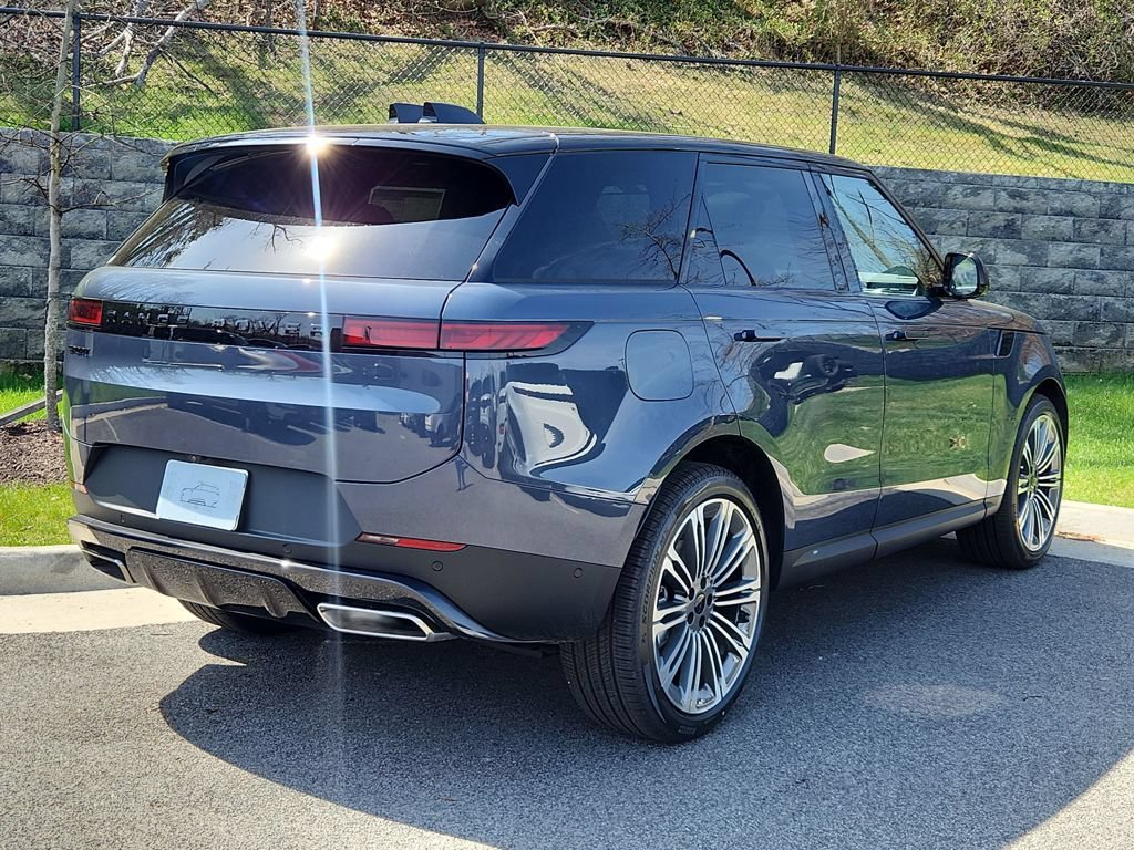 Used 2026 Land Rover Range Rover Sport SE AWD/4WD image 2