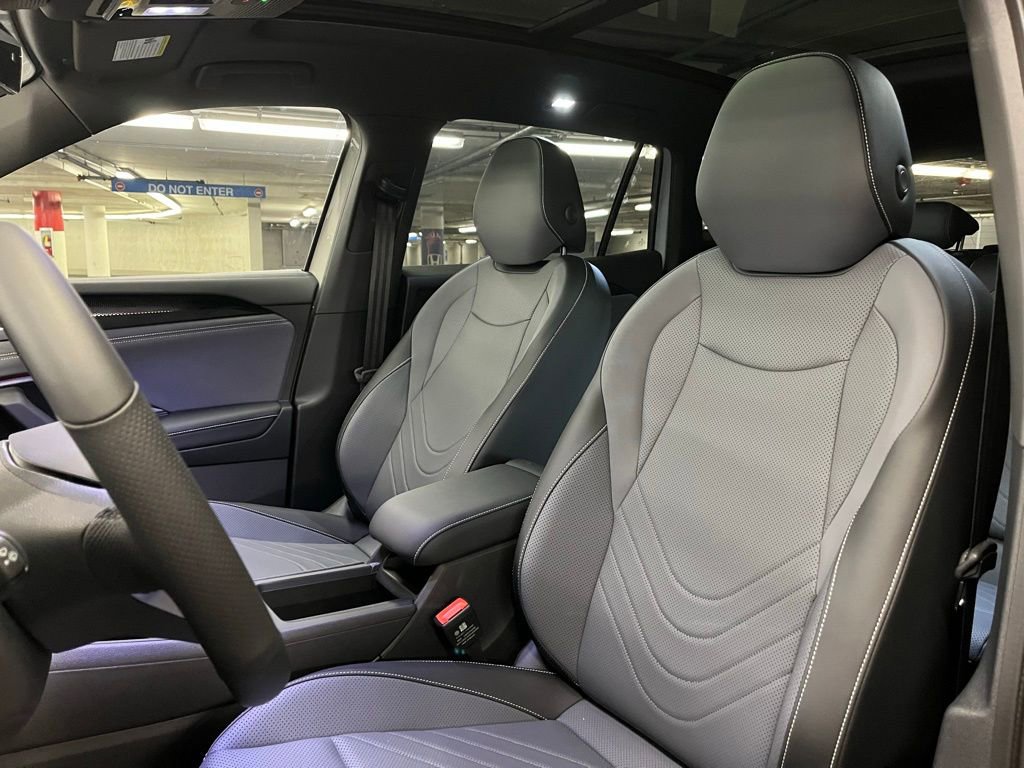 New 2025 Volkswagen Tiguan SE R-Line image 20