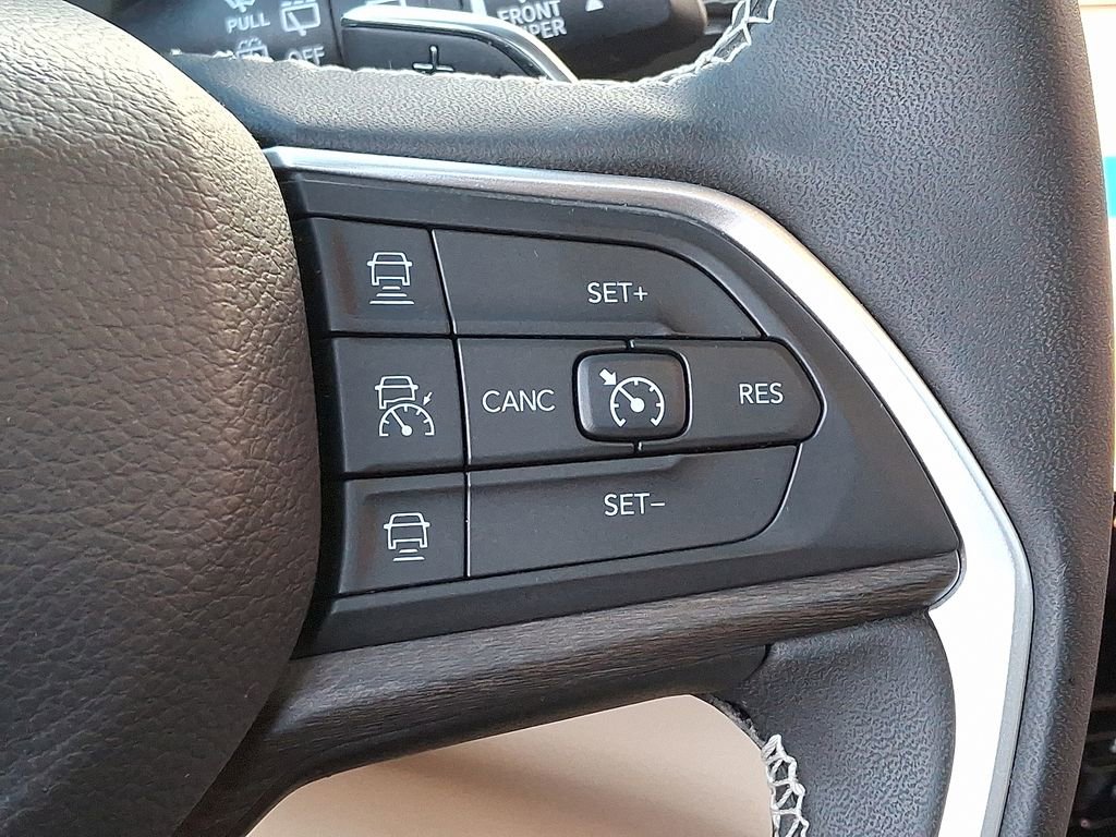 Used 2023 Jeep Grand Cherokee L Limited w/ Luxury Tech Group II image 23