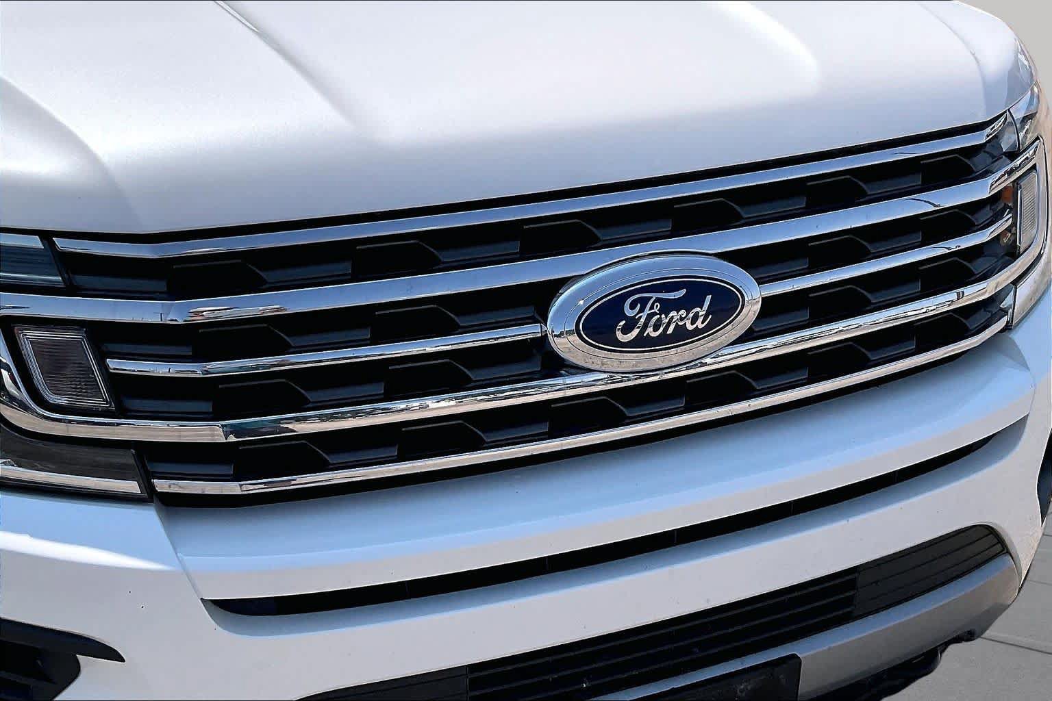 Used 2019 Ford Expedition Max XLT w/ Equipment Group 202A AWD/4WD image 29