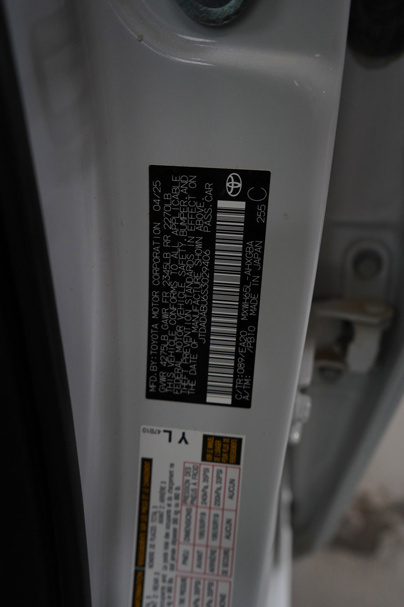 Used 2025 Toyota Prius XLE image 25