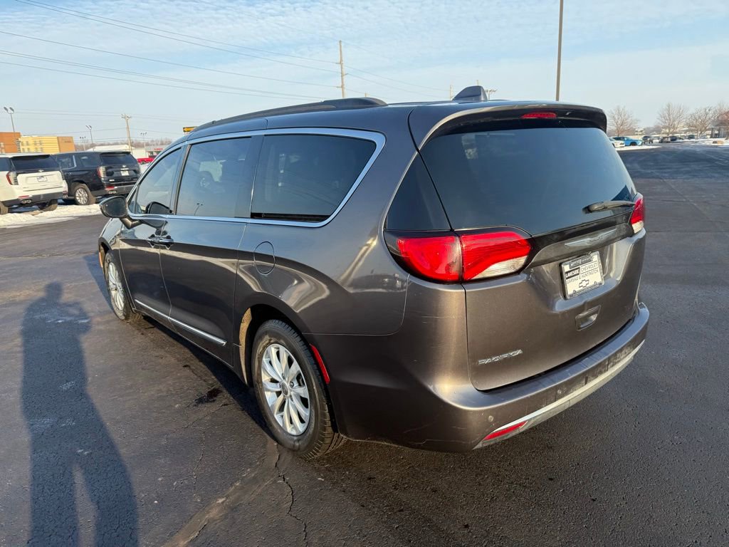 Used 2017 Chrysler Pacifica Touring-L image 5