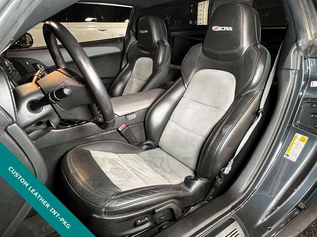 Used 2013 Chevrolet Corvette Z06 w/ 3LZ Preferred Equipment Group image 3