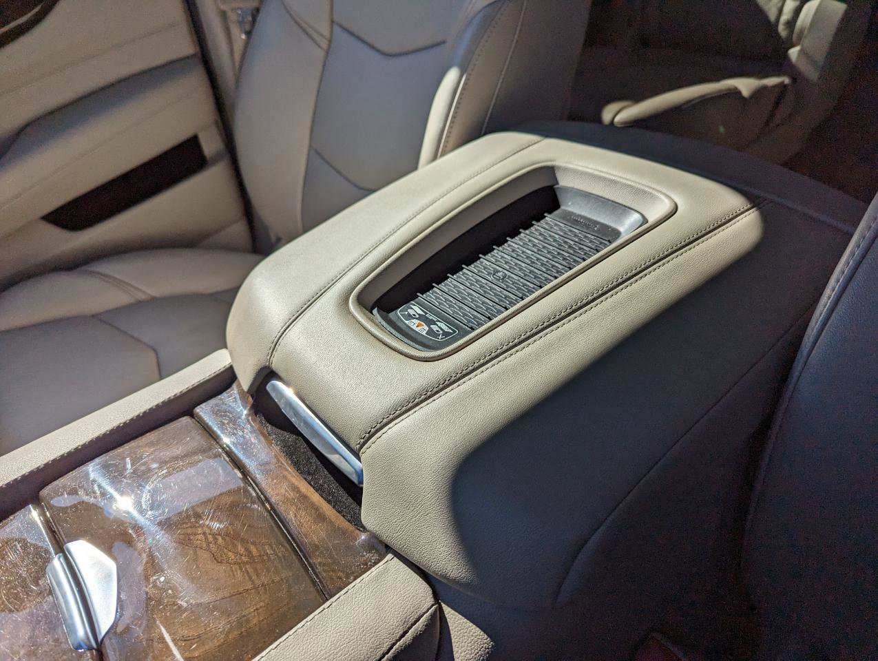 Used 2019 Cadillac Escalade Luxury w/ LPO, Radiant Package image 26