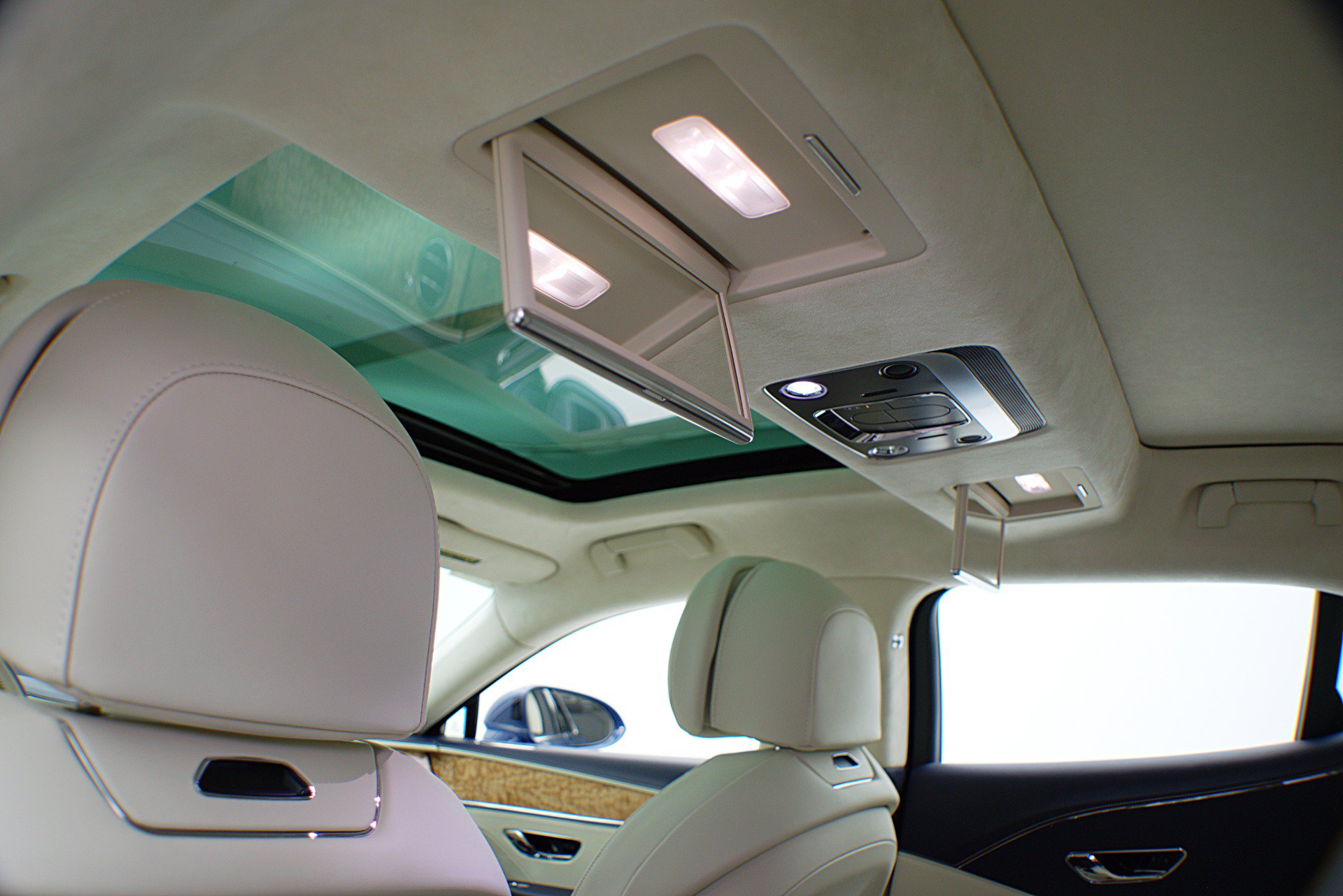 Certified 2022 Bentley Flying Spur Plug-In Hybrid AWD/4WD image 40