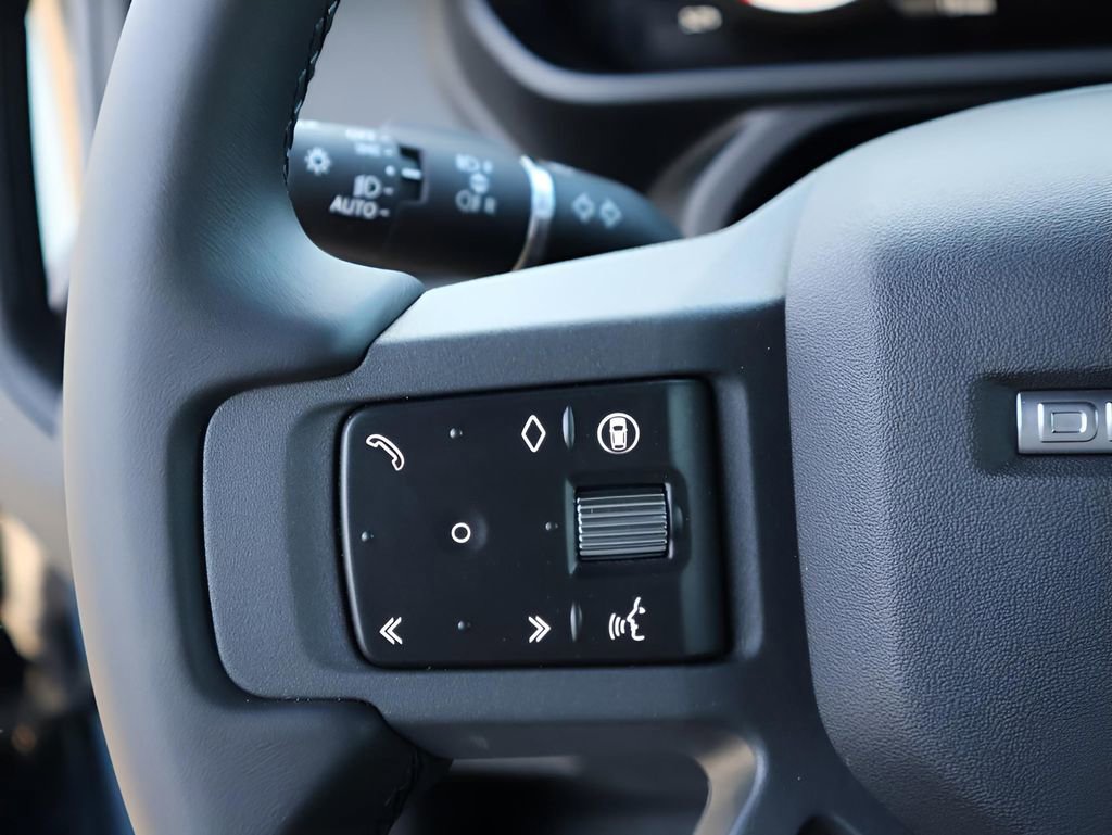 New 2026 Land Rover Defender 110 X-Dynamic SE image 30