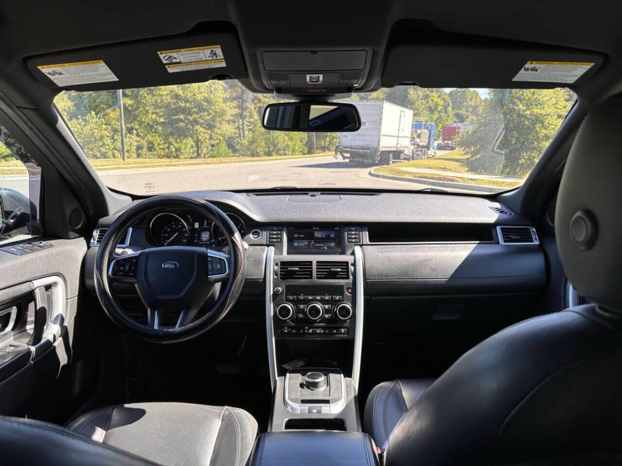 Used 2017 Land Rover Discovery Sport HSE Luxury AWD/4WD image 18