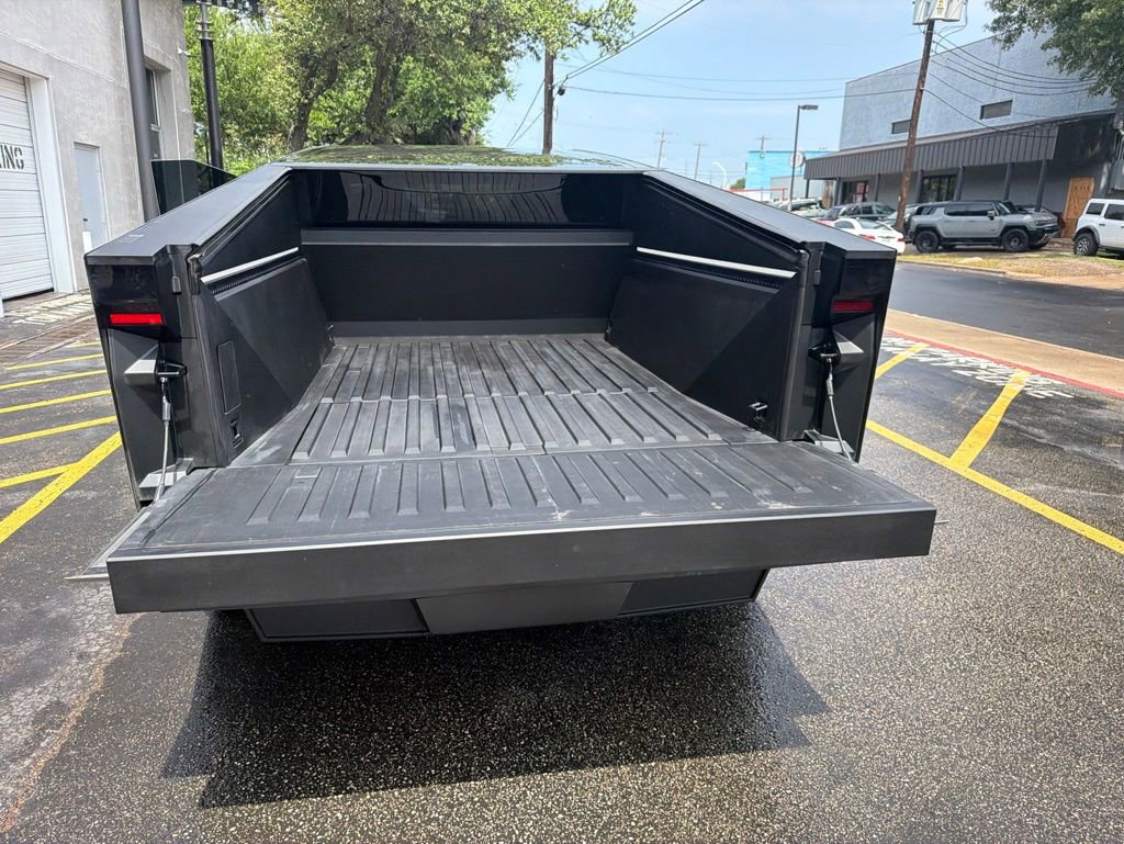 Used 2025 Tesla Cybertruck AWD Crew Cab image 21