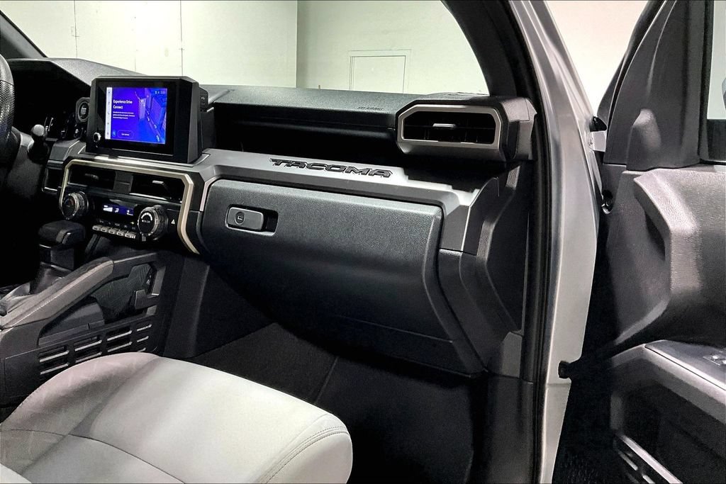 Used 2025 Toyota Tacoma SR5 AWD/4WD image 19