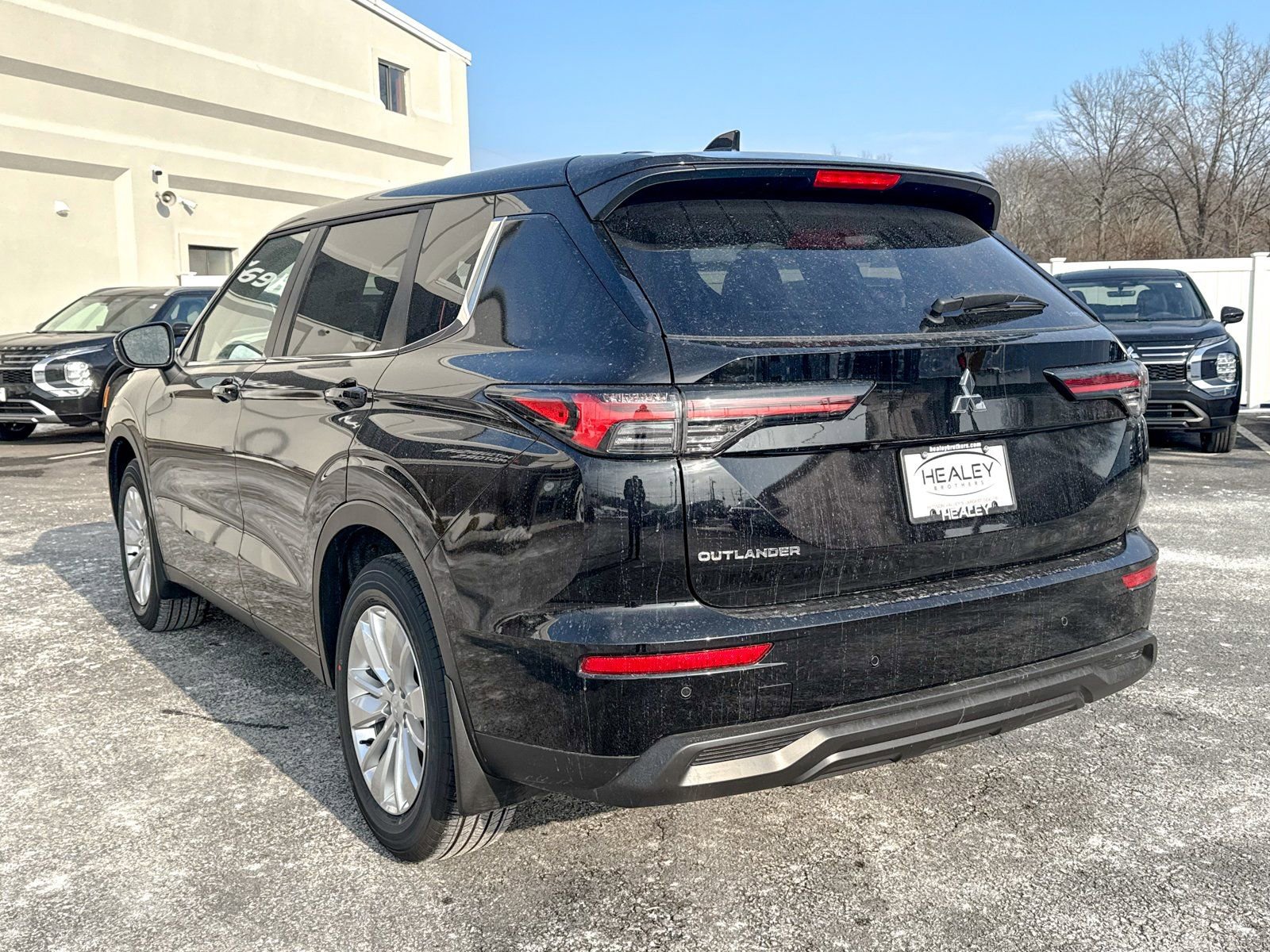 New 2026 Mitsubishi Outlander ES image 5