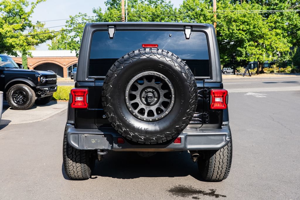 Used 2018 Jeep Wrangler Unlimited Sahara w/ Uconnect 4C Nav & Sound Group AWD/4WD image 5