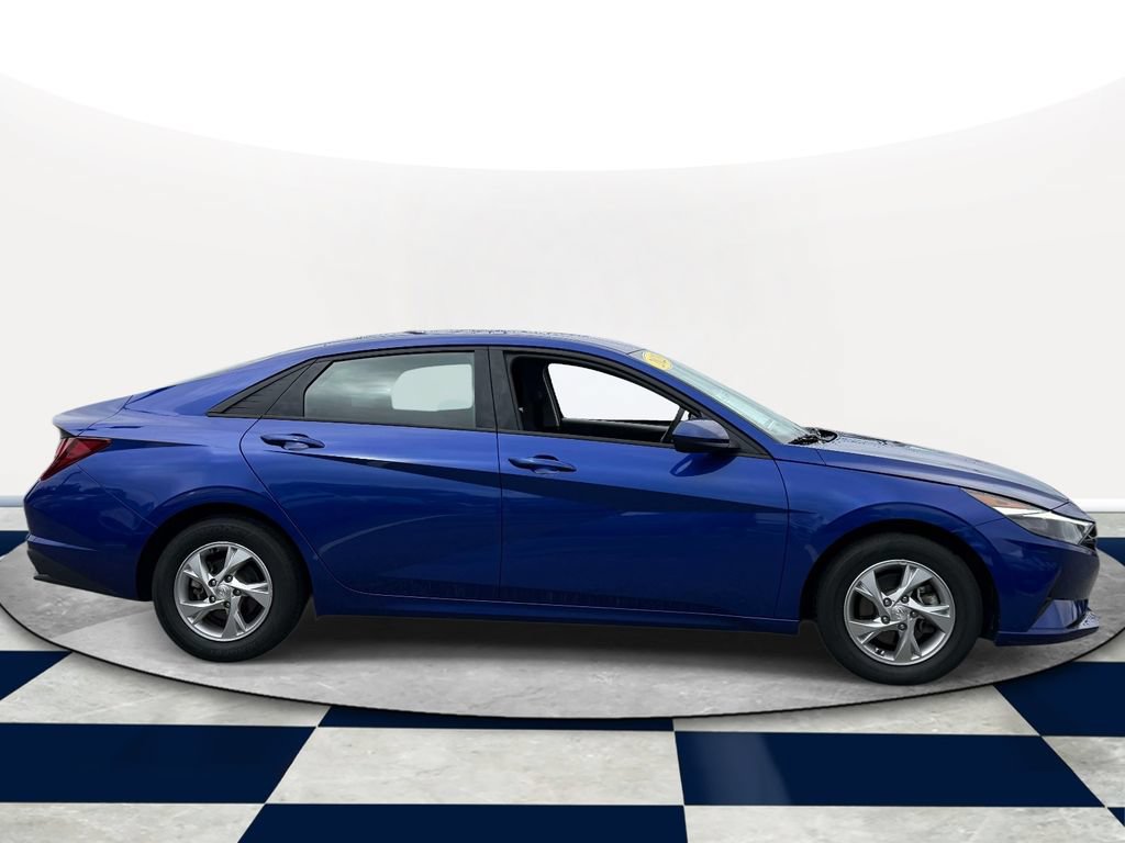 Certified 2023 Hyundai Elantra SE FWD image 5