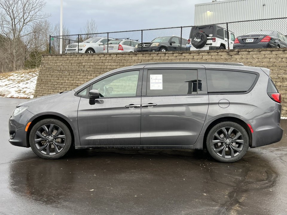 Used 2020 Chrysler Pacifica Touring-L Plus image 40