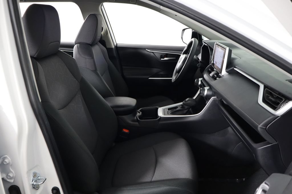 Used 2025 Toyota RAV4 XLE FWD image 18
