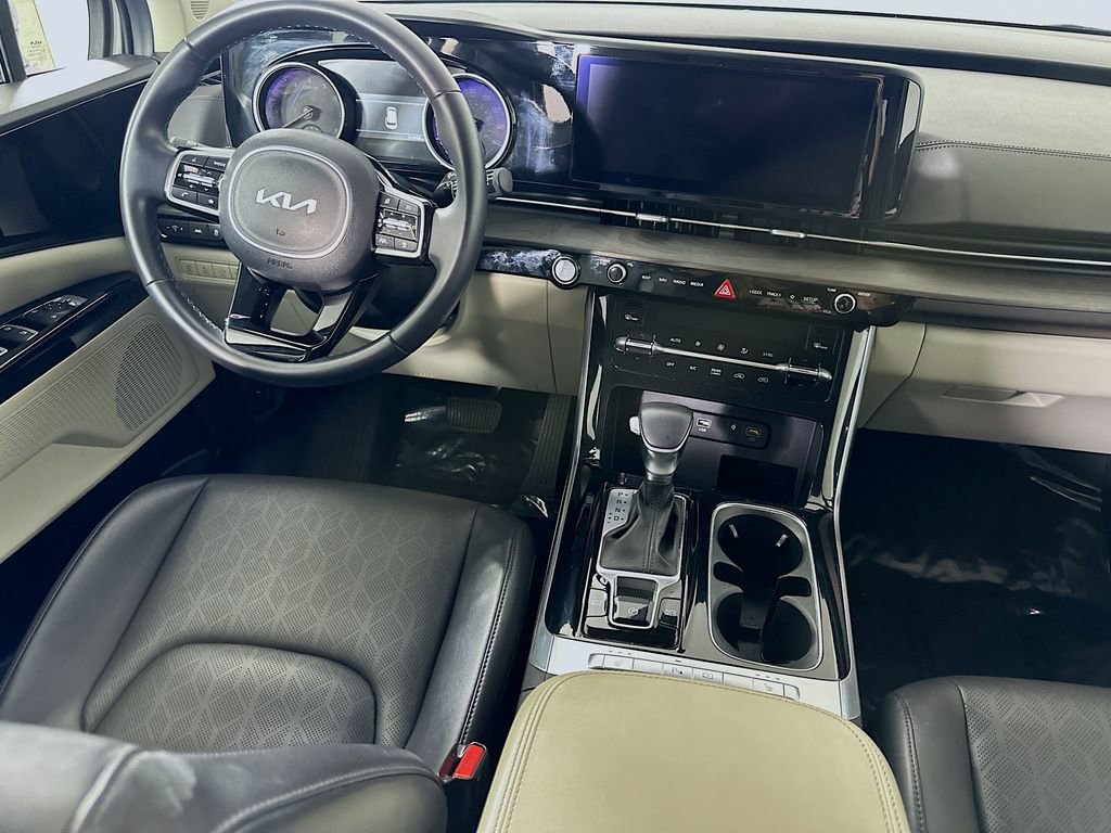 Used 2024 Kia Carnival EX FWD image 18
