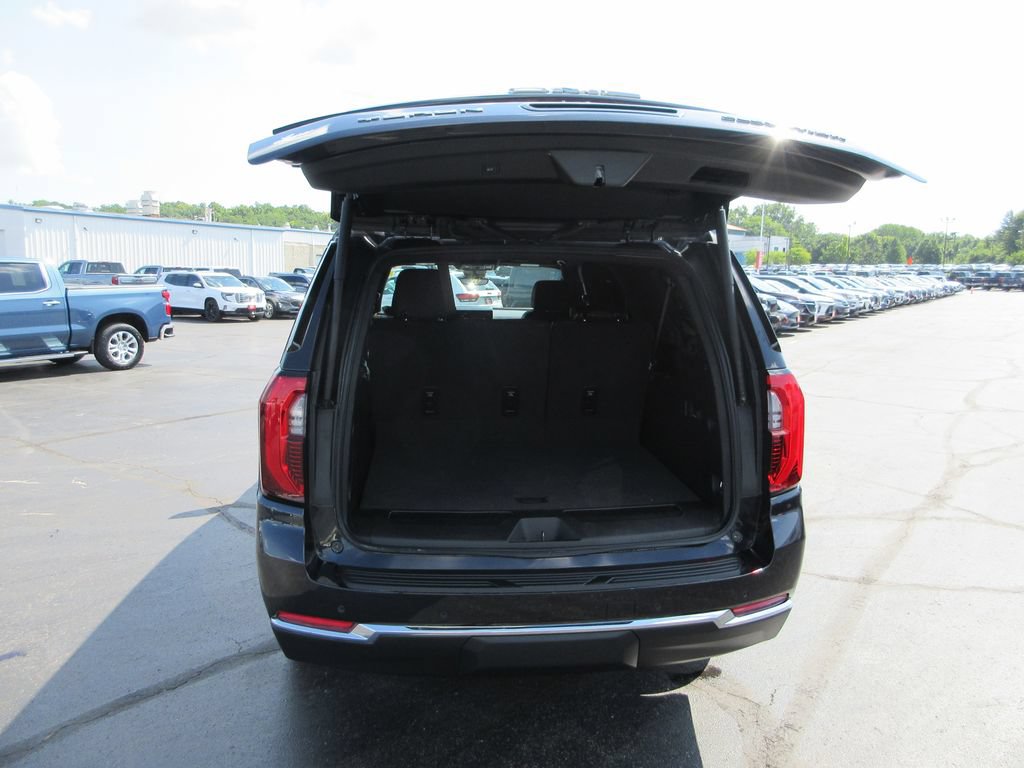 Used 2025 GMC Yukon XL Elevation w/ Technology Package AWD/4WD image 8