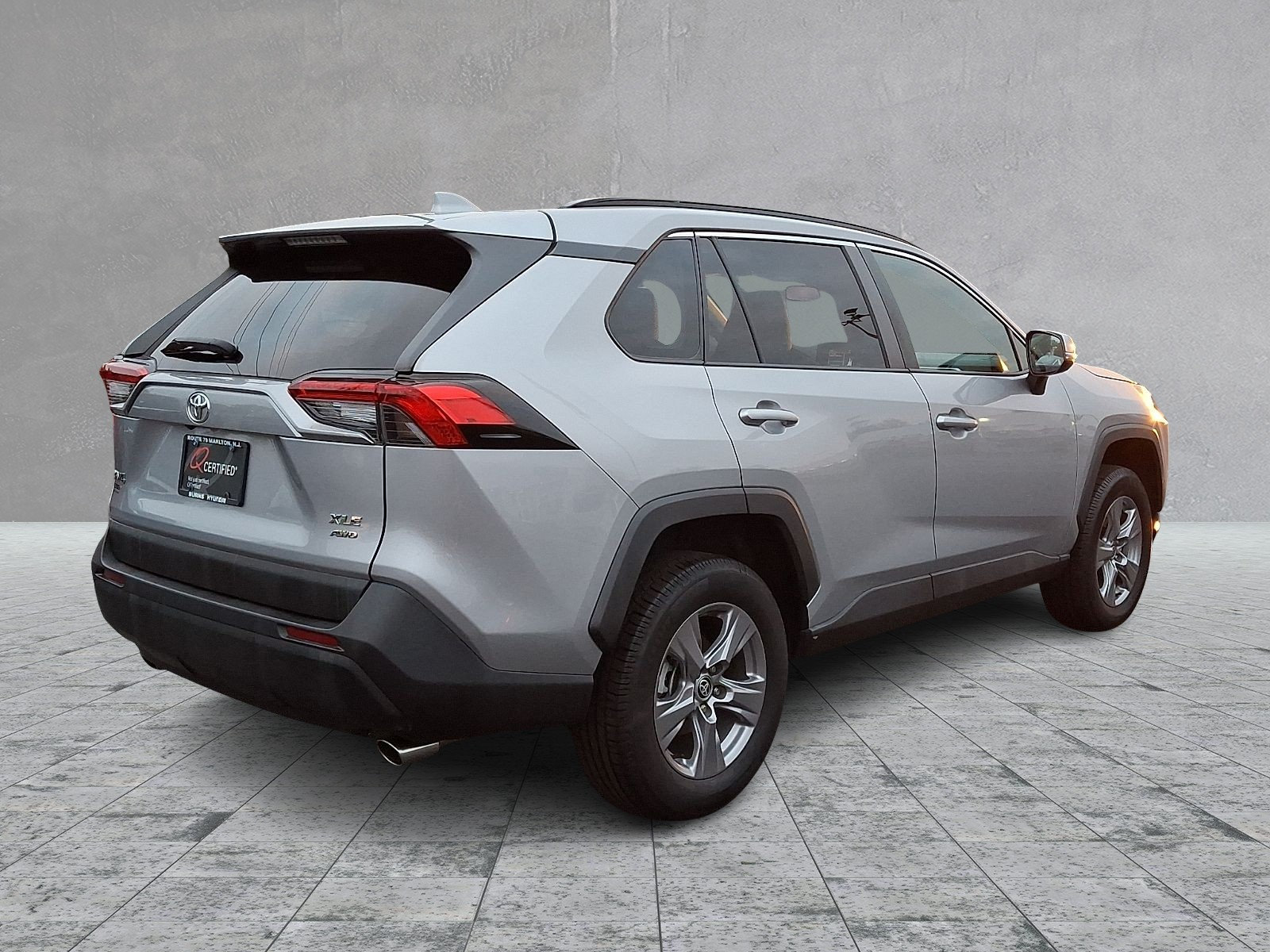 Used 2022 Toyota RAV4 XLE w/ Convenience Package AWD/4WD image 5