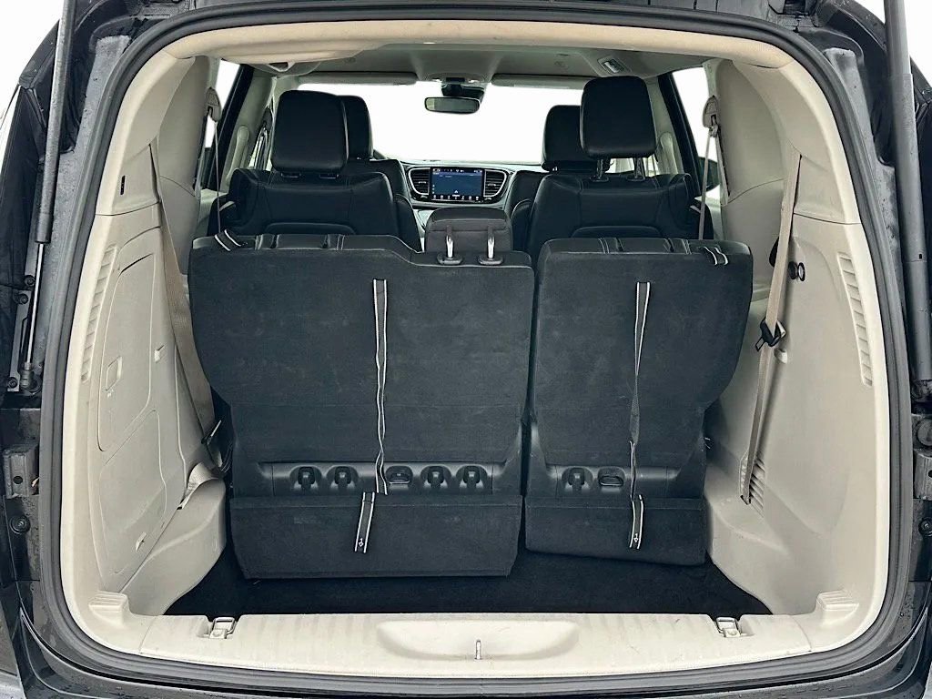 Used 2024 Chrysler Pacifica Select FWD image 12