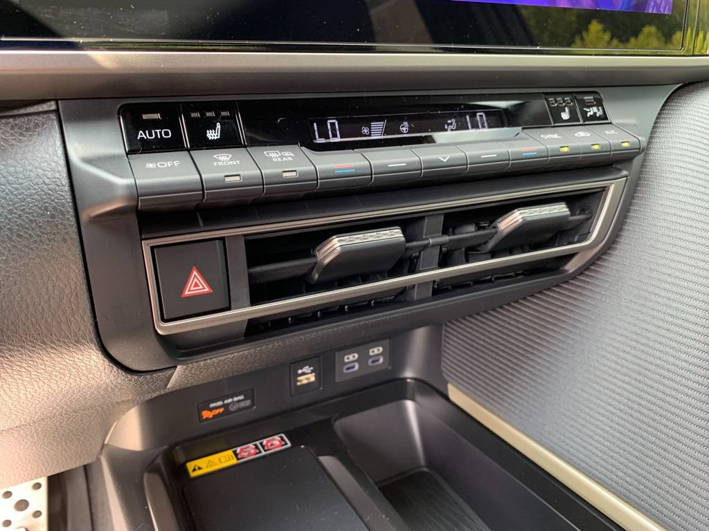 New 2026 Toyota Camry Hybrid w/ Multimedia Upgrade Package AWD/4WD image 22