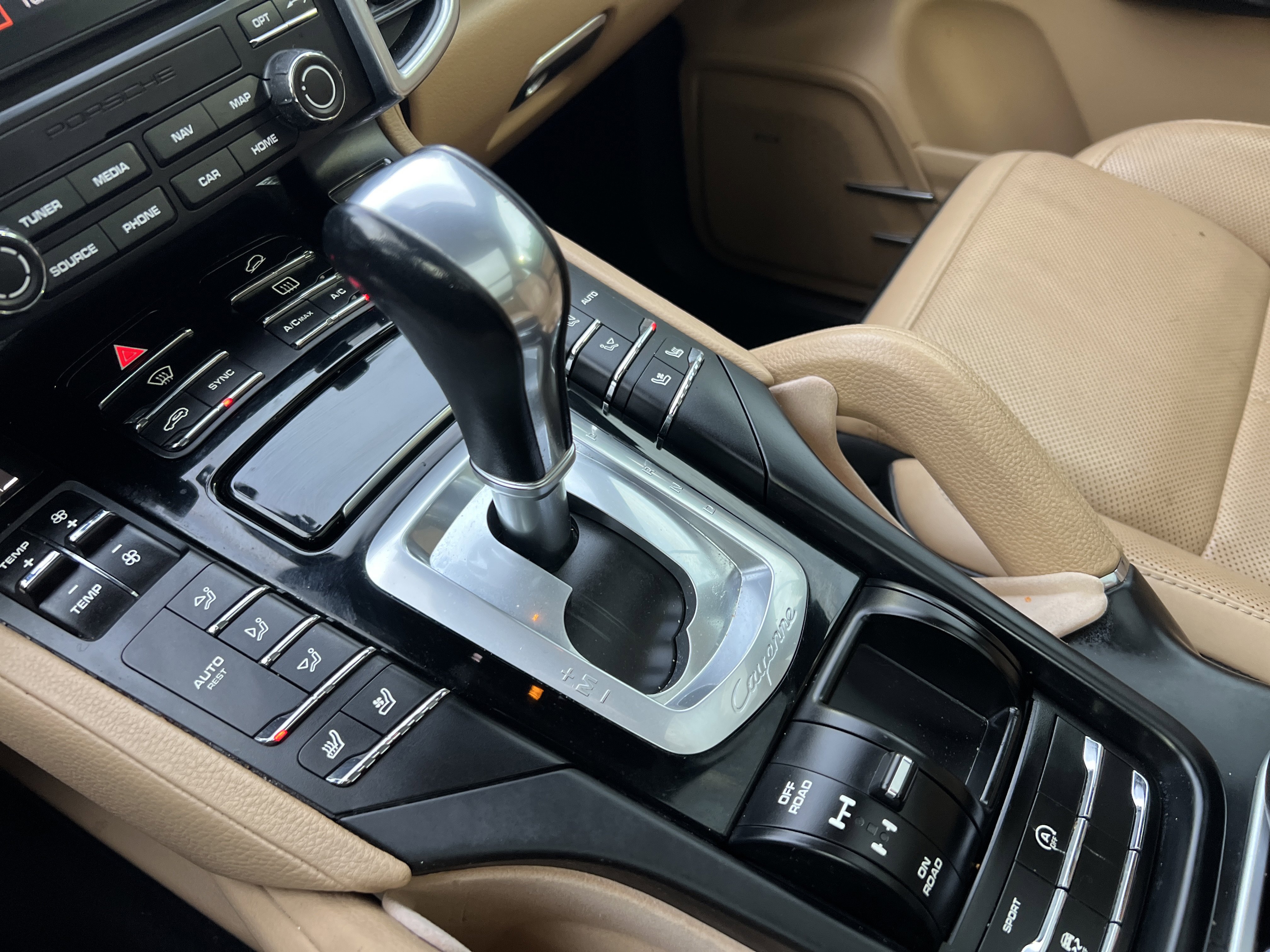 Used 2018 Porsche Cayenne S AWD/4WD image 22