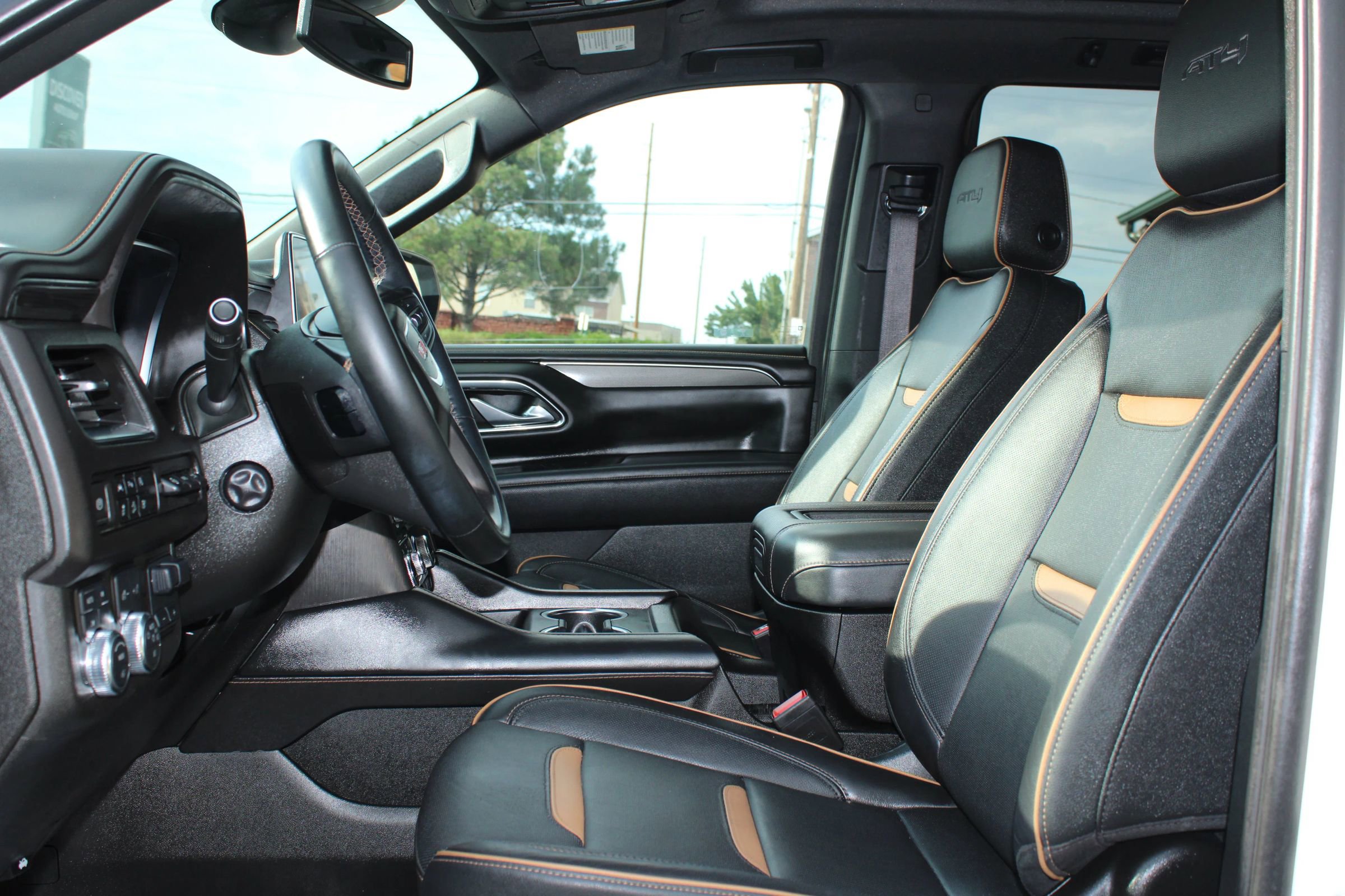 Used 2023 GMC Yukon AT4 w/ AT4 Premium Plus Package image 17