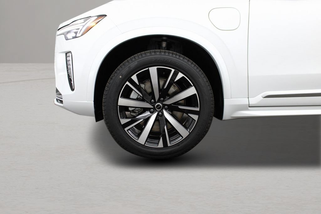New 2025 Volvo XC90 T8 Core w/ Protection Package AWD/4WD image 13