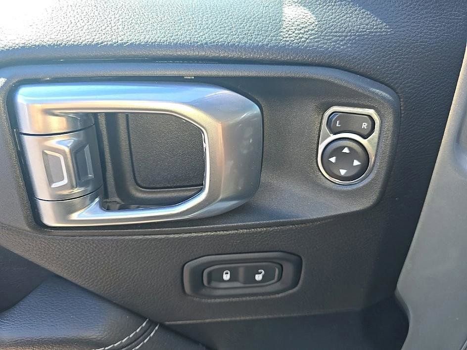 Used 2022 Jeep Wrangler Unlimited Sahara w/ Dual Top Group image 11