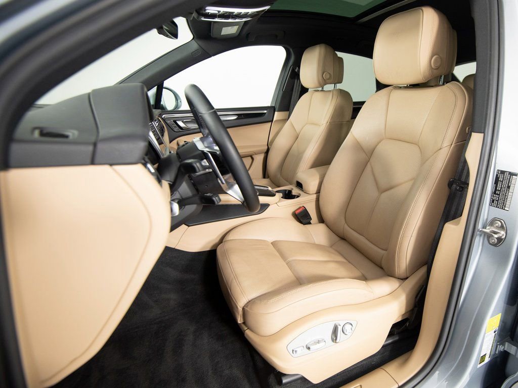 Certified 2021 Porsche Macan AWD/4WD image 5