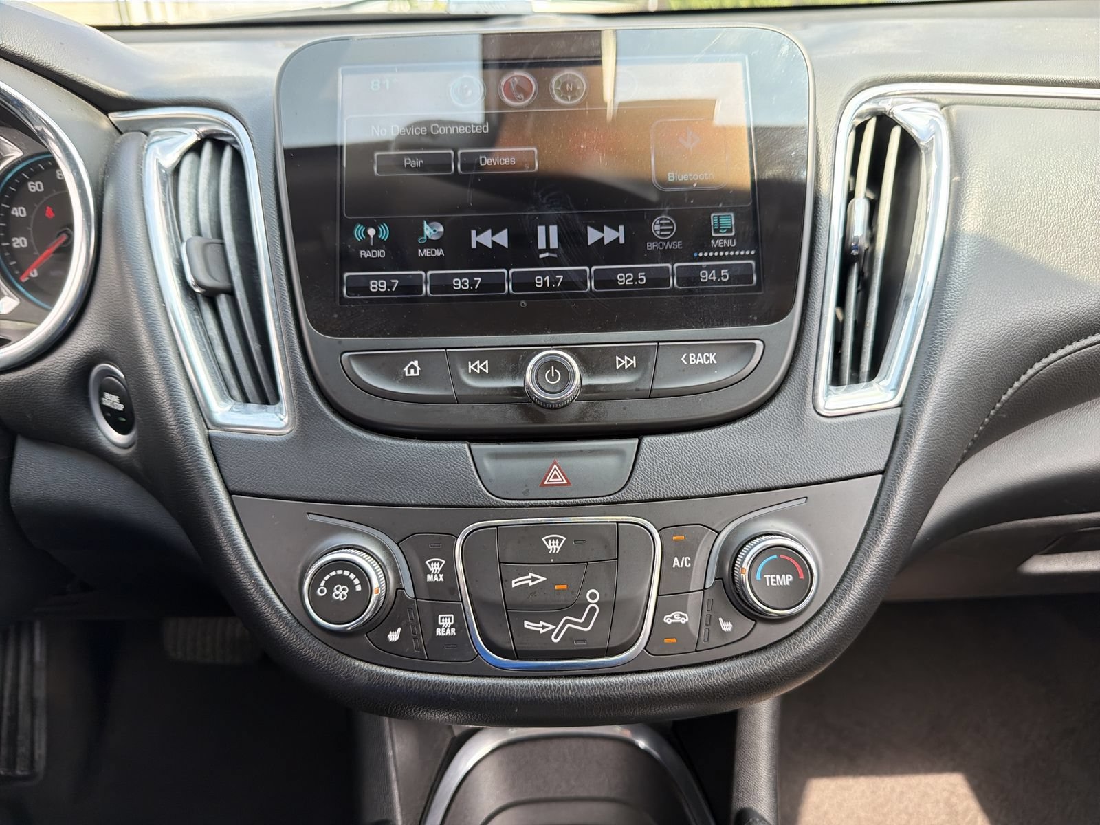 Used 2017 Chevrolet Malibu LT w/ Leather Package FWD image 29