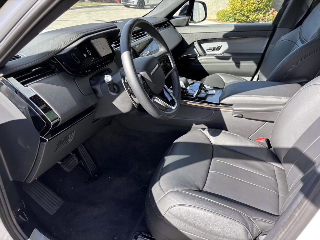 Certified 2025 Land Rover Range Rover Sport image 9